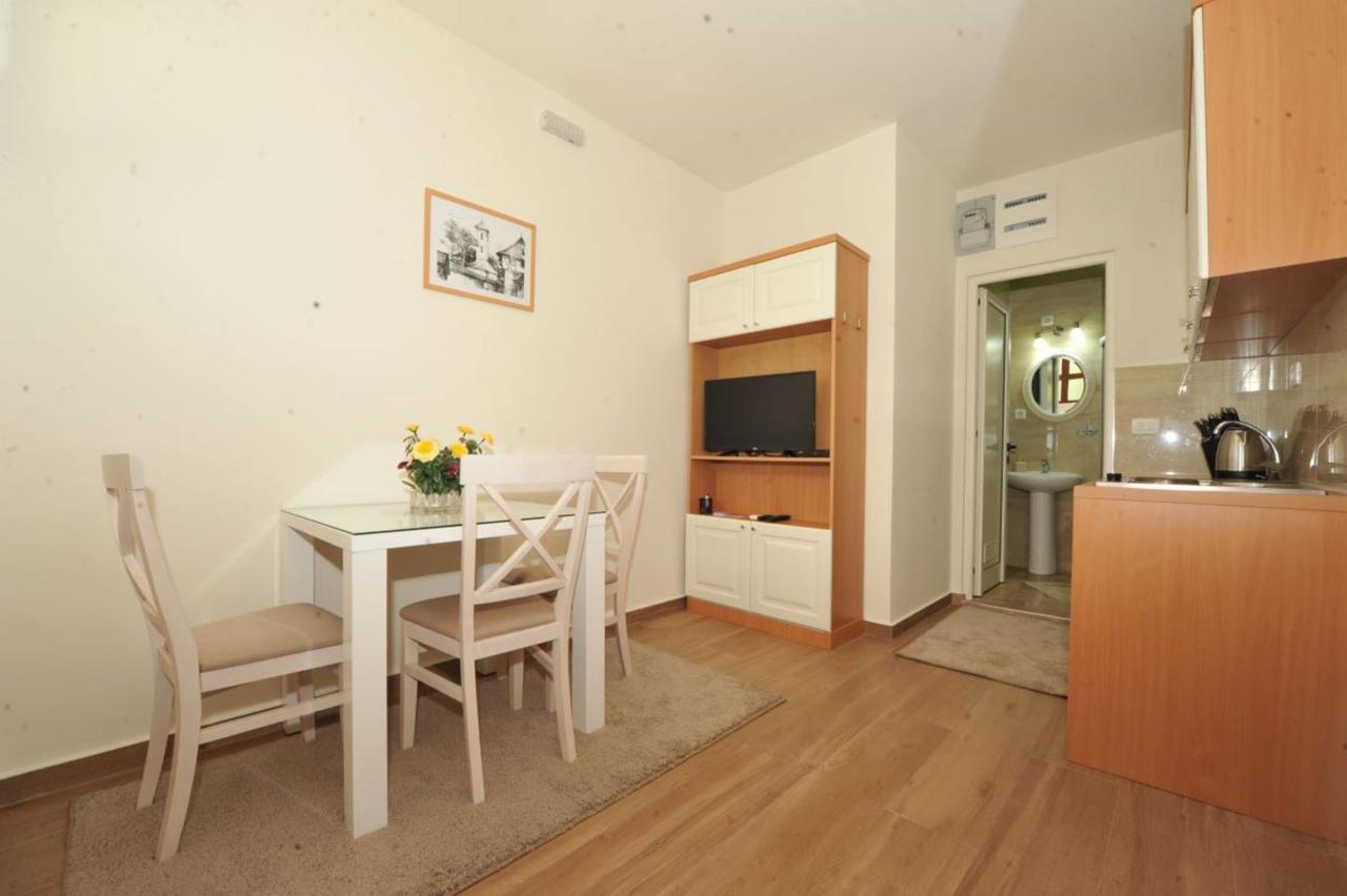 Apartments Olive コトル エクステリア 写真